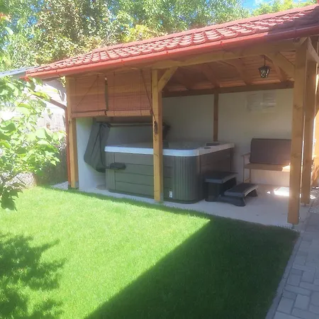 Vadvirag Vendeghaz *